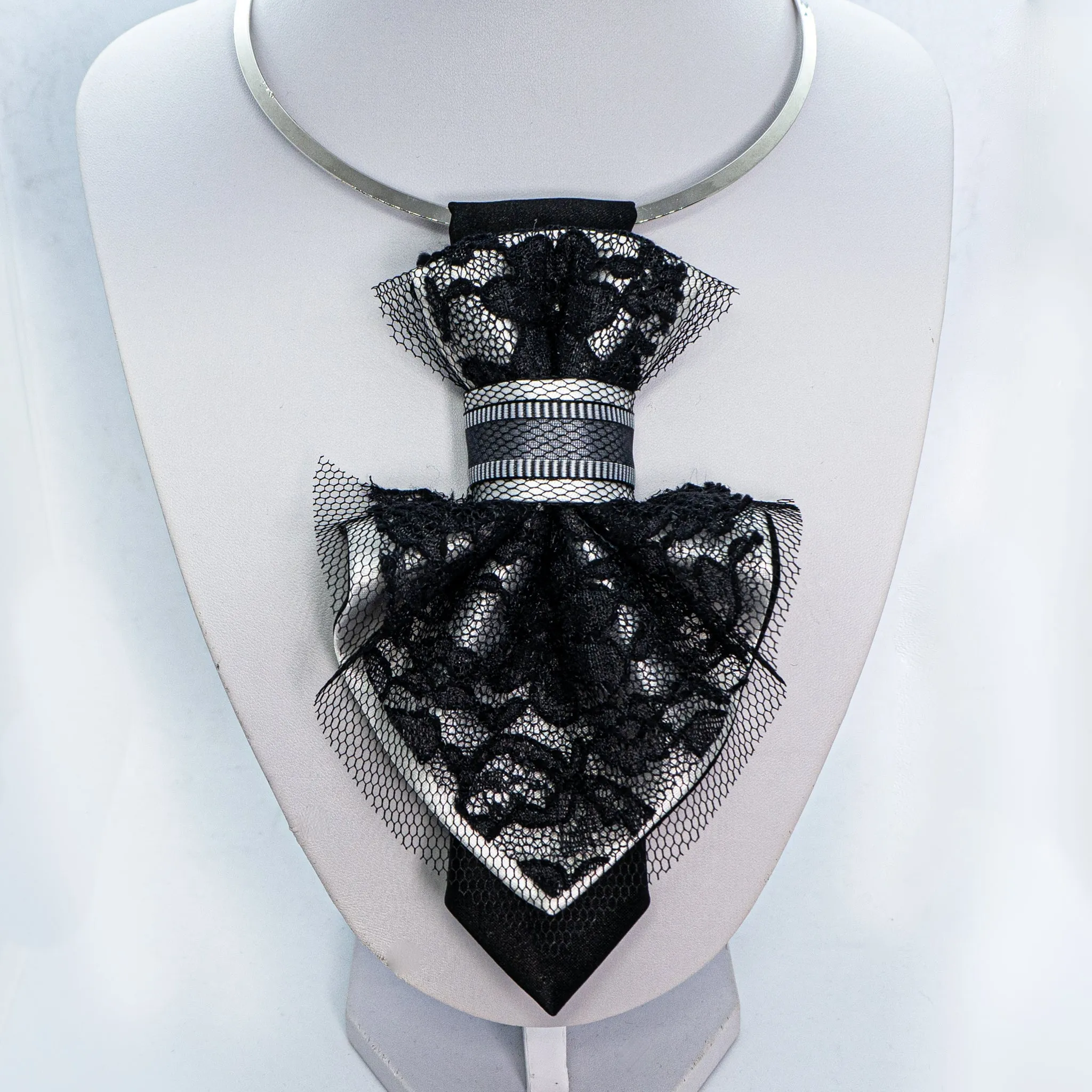 LADIES BOW TIE "THE FATAL PRINCESS"