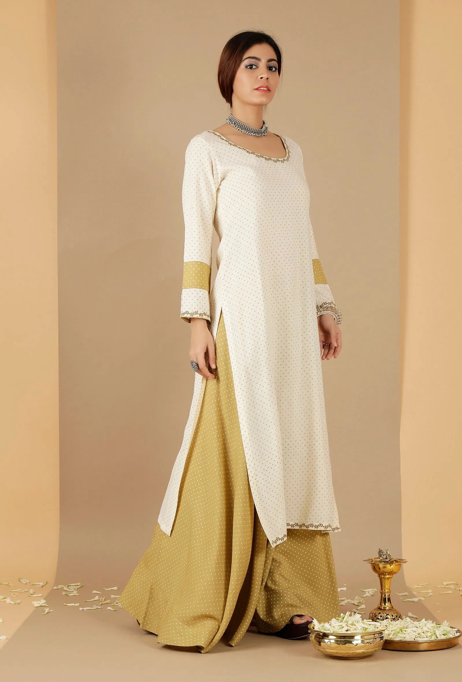 Off-White & Earls Green Bandhani Straight Kurta